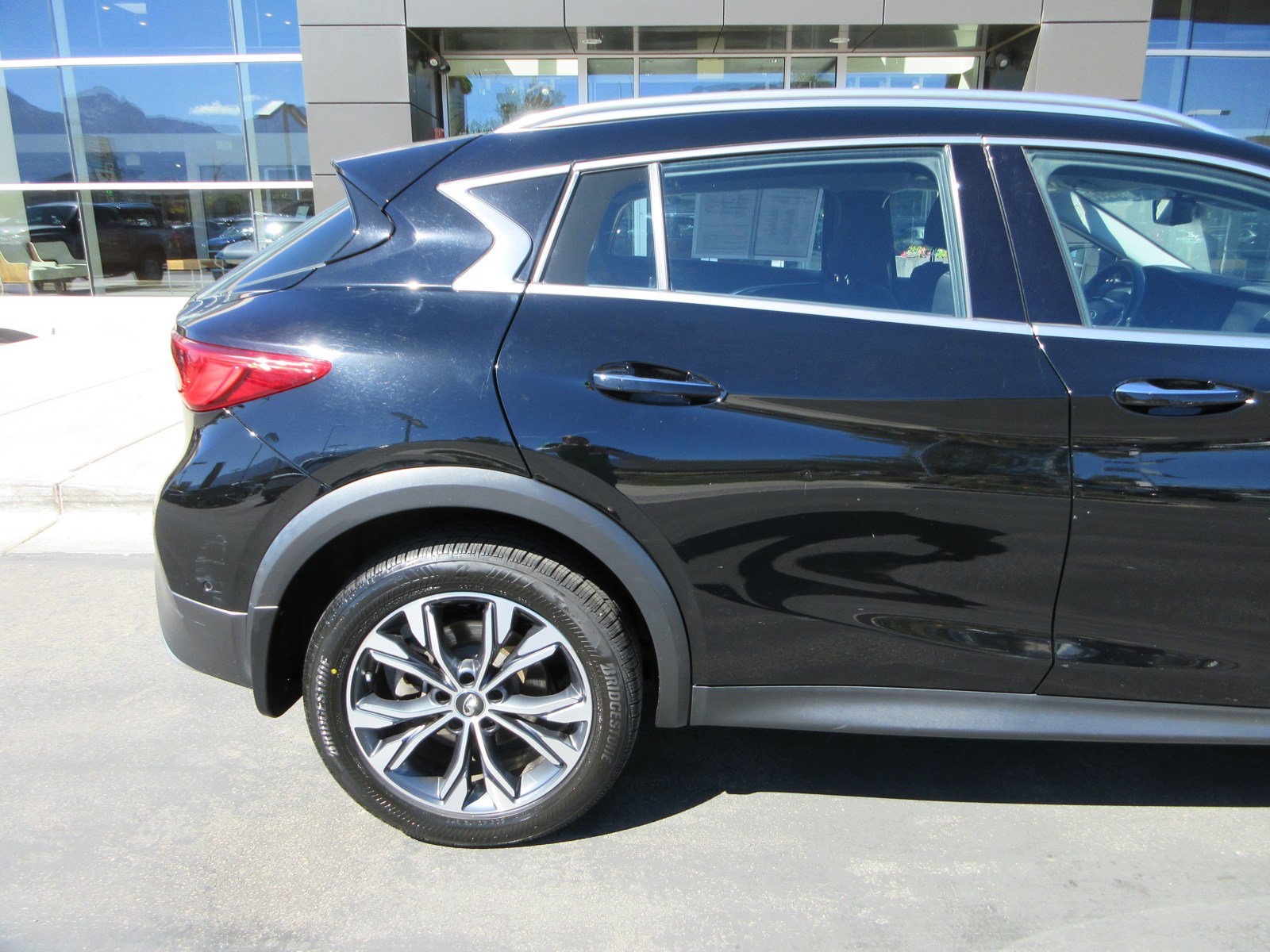 Used 2018 INFINITI QX30 AWD w/ Pro Assist Package image 11