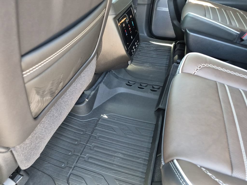 New 2026 GMC Yukon XL Denali Ultimate w/ LPO, Floor Liner Package AWD/4WD image 40