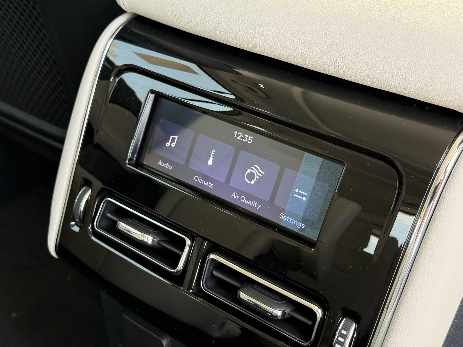 New 2026 Lincoln Aviator AWD image 17