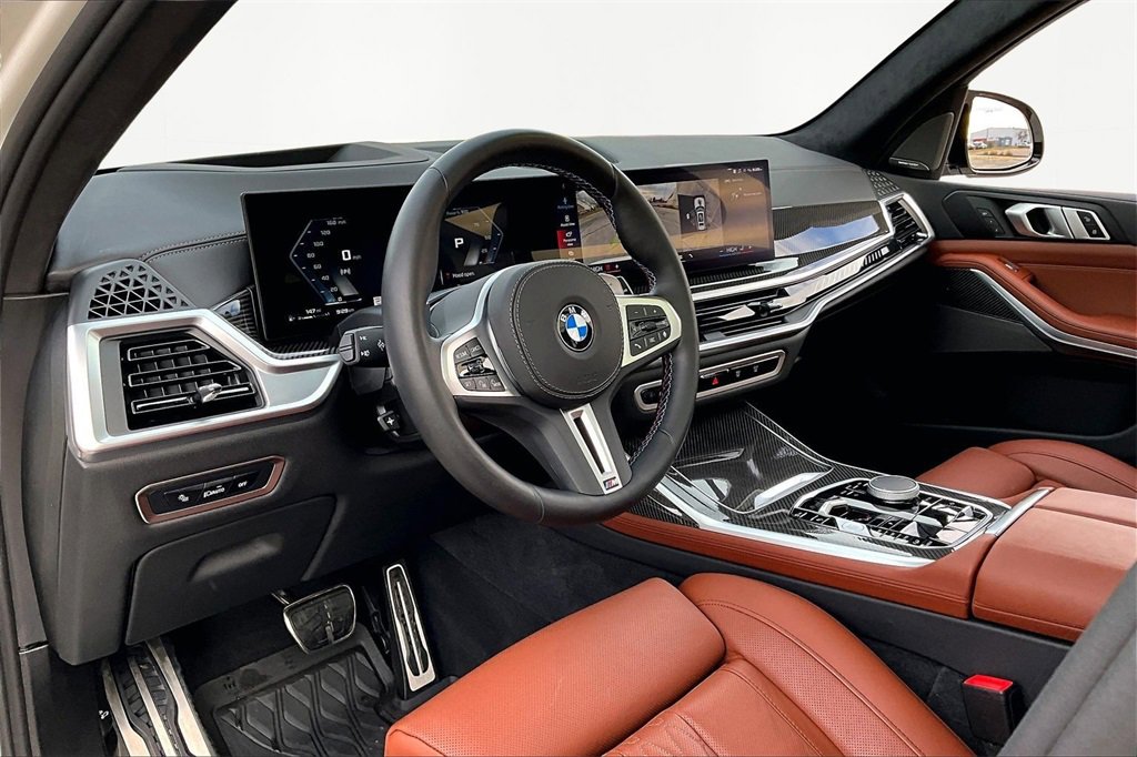 Used 2025 BMW X7 M60i w/ Climate Comfort Package image 14