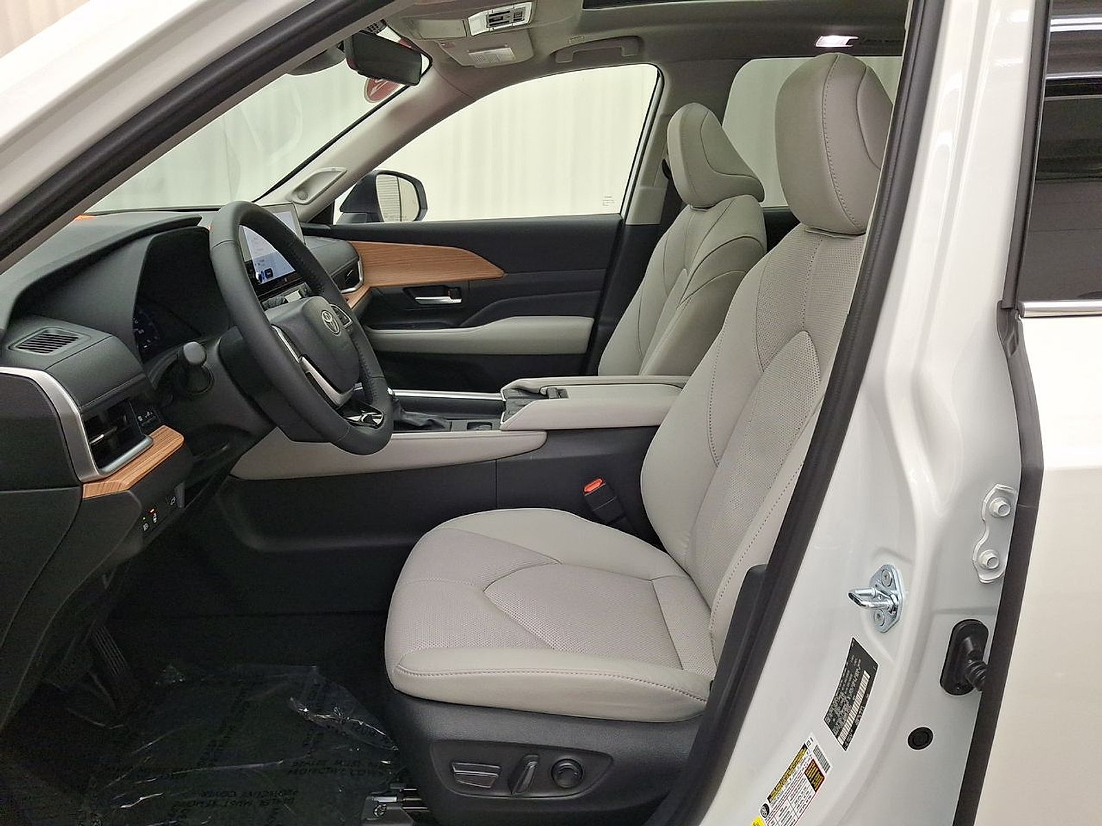 Certified 2026 Toyota Grand Highlander AWD image 15