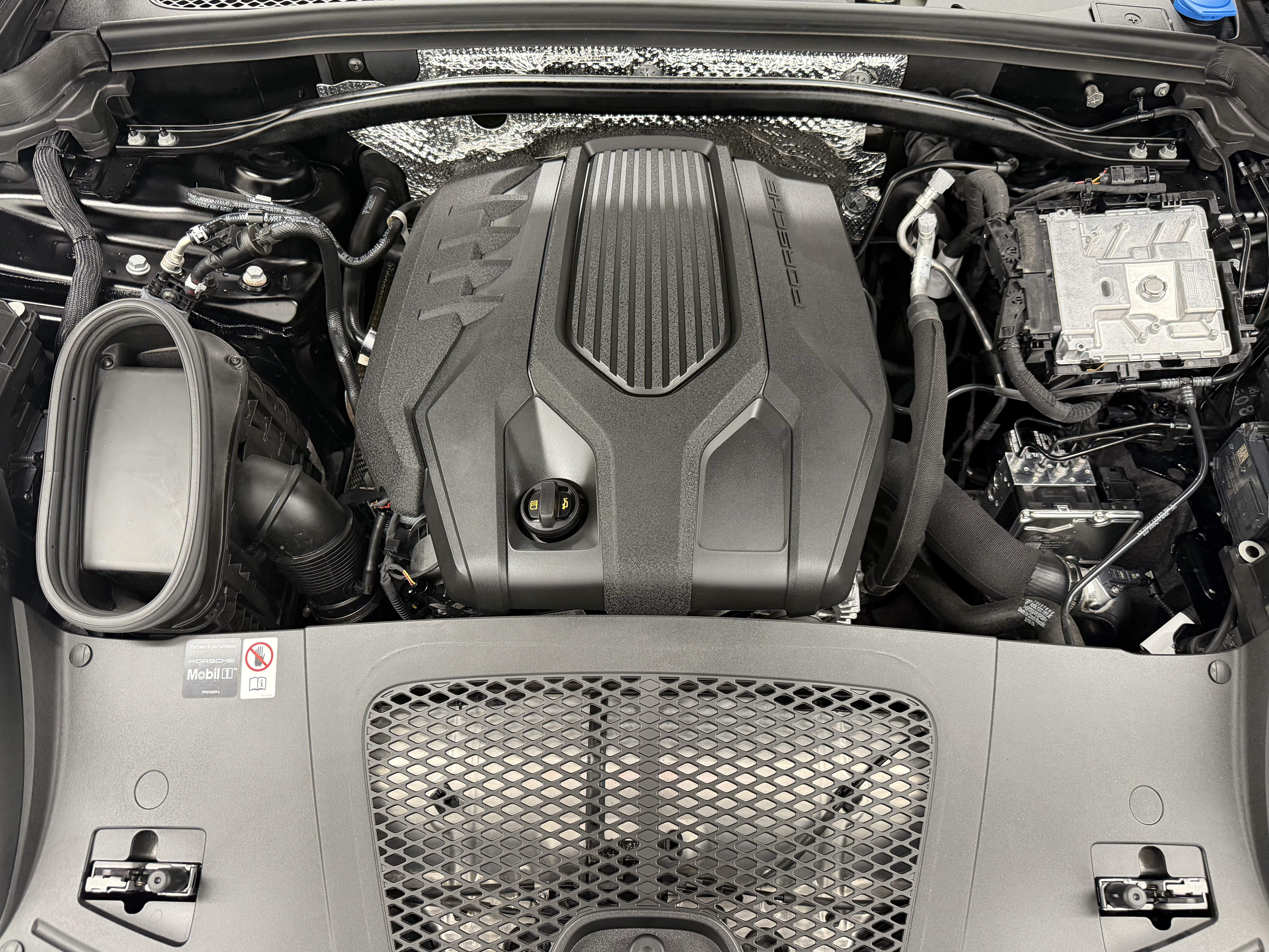 Certified 2026 Porsche Macan AWD/4WD image 58