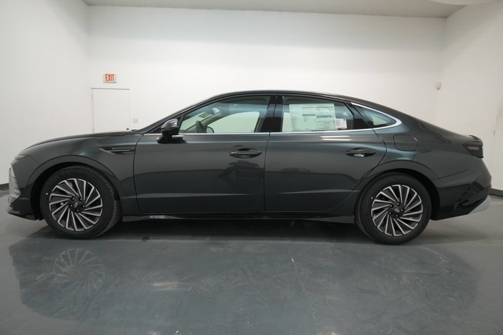New 2025 Hyundai Sonata Limited FWD image 16