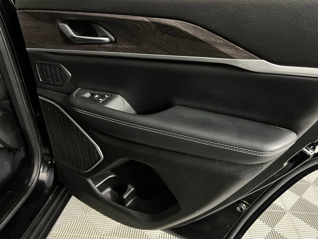 Used 2023 Jeep Grand Cherokee Limited w/ Luxury Tech Group II image 33