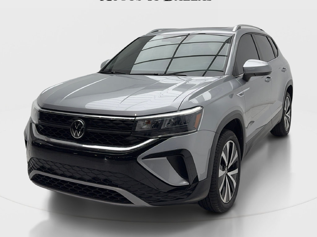 Used 2023 Volkswagen Taos SE w/ Panoramic Sunroof Package FWD image 5
