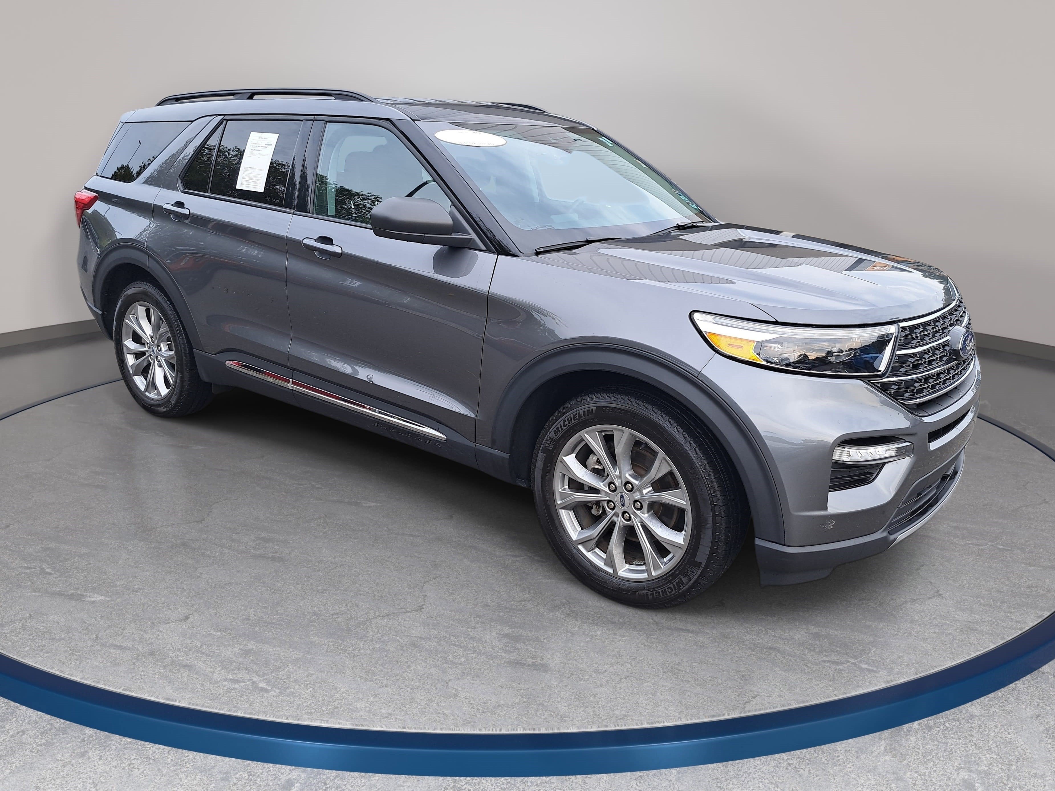 Used 2023 Ford Explorer XLT w/ Equipment Group 202A RWD image 3