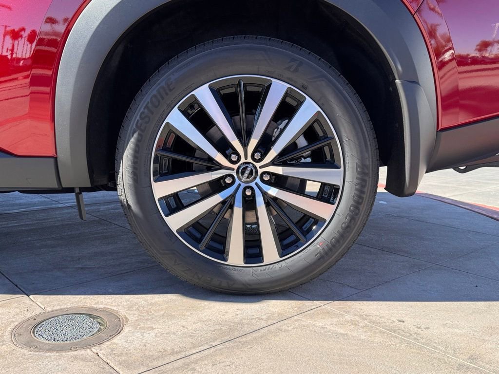 New 2025 Nissan Pathfinder Platinum image 8