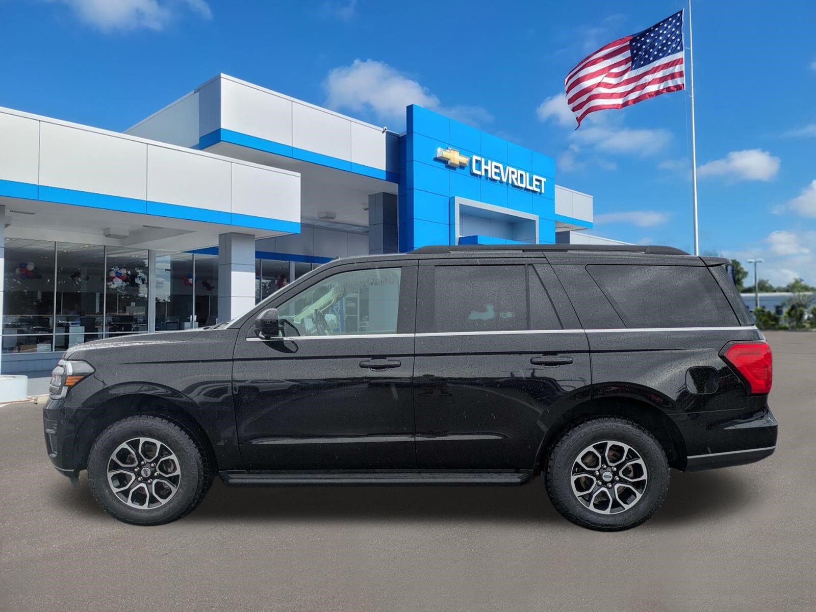 Used 2024 Ford Expedition XLT AWD/4WD image 6