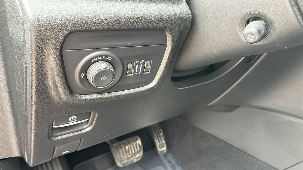 Used 2024 Jeep Grand Cherokee Limited w/ Luxury Tech Group II AWD/4WD image 14