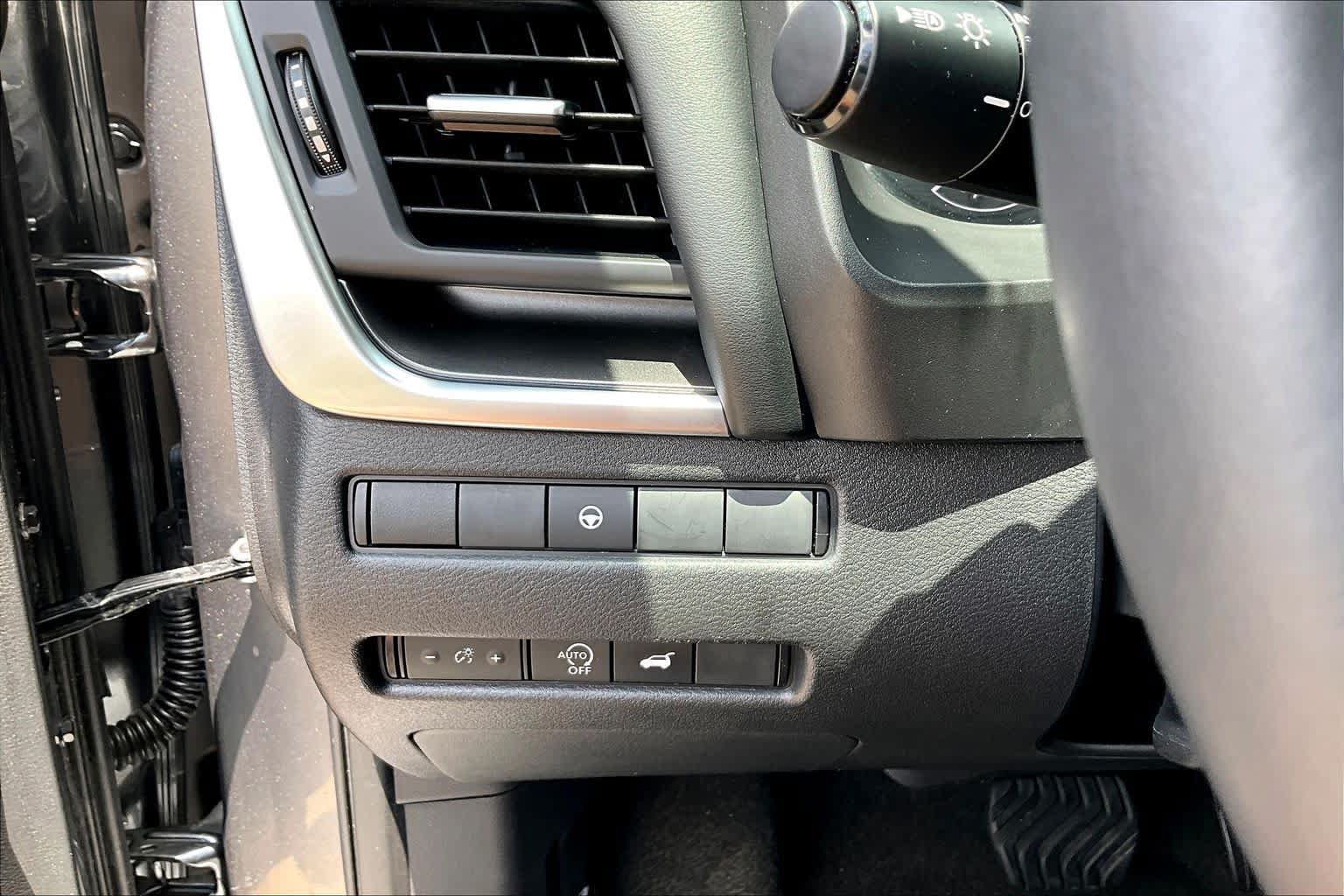 Certified 2023 Nissan Rogue SV w/ SV Premium B Package FWD image 32