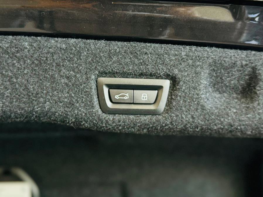 Used 2024 BMW 540i xDrive w/ Premium Package image 8
