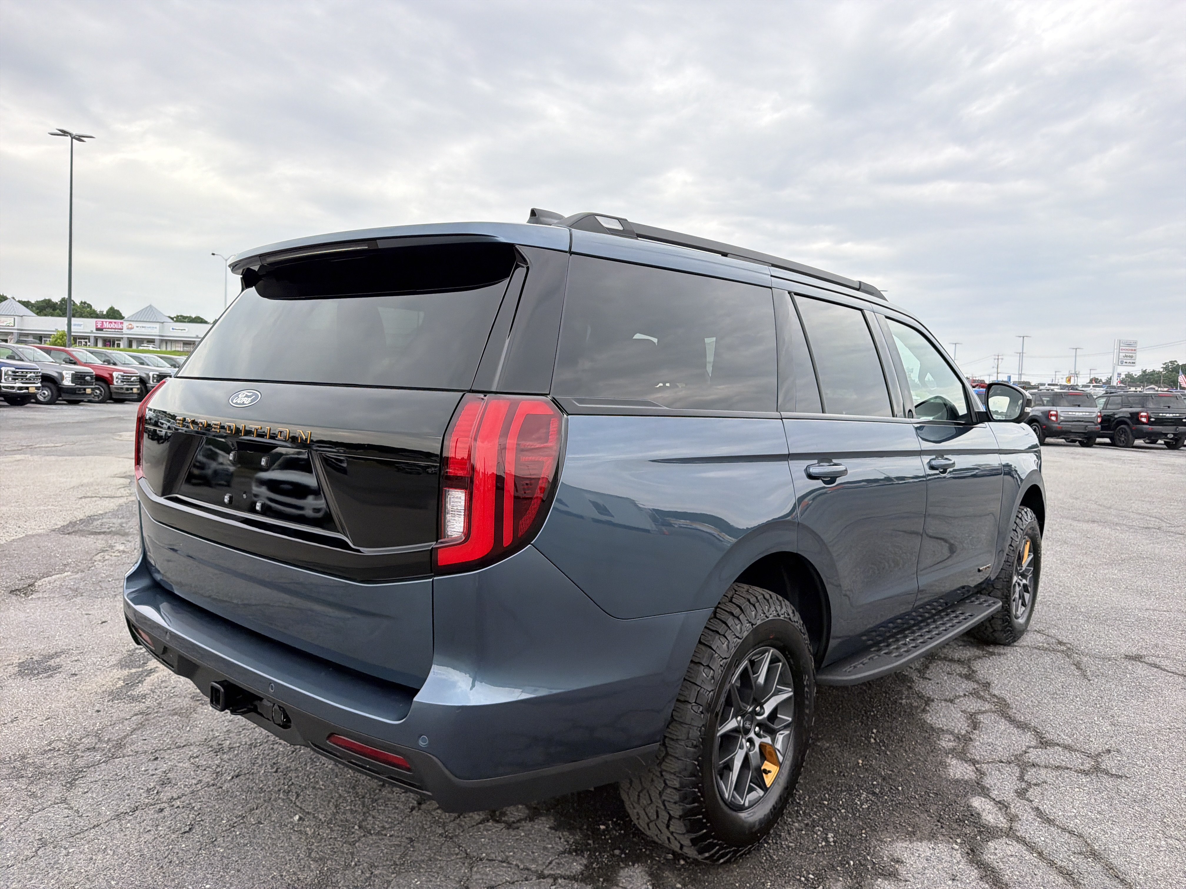 New 2027 Ford Expedition Tremor AWD/4WD image 4