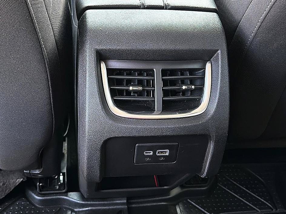 Used 2021 Chevrolet Blazer LT w/ Midnight/Sport Edition FWD image 8