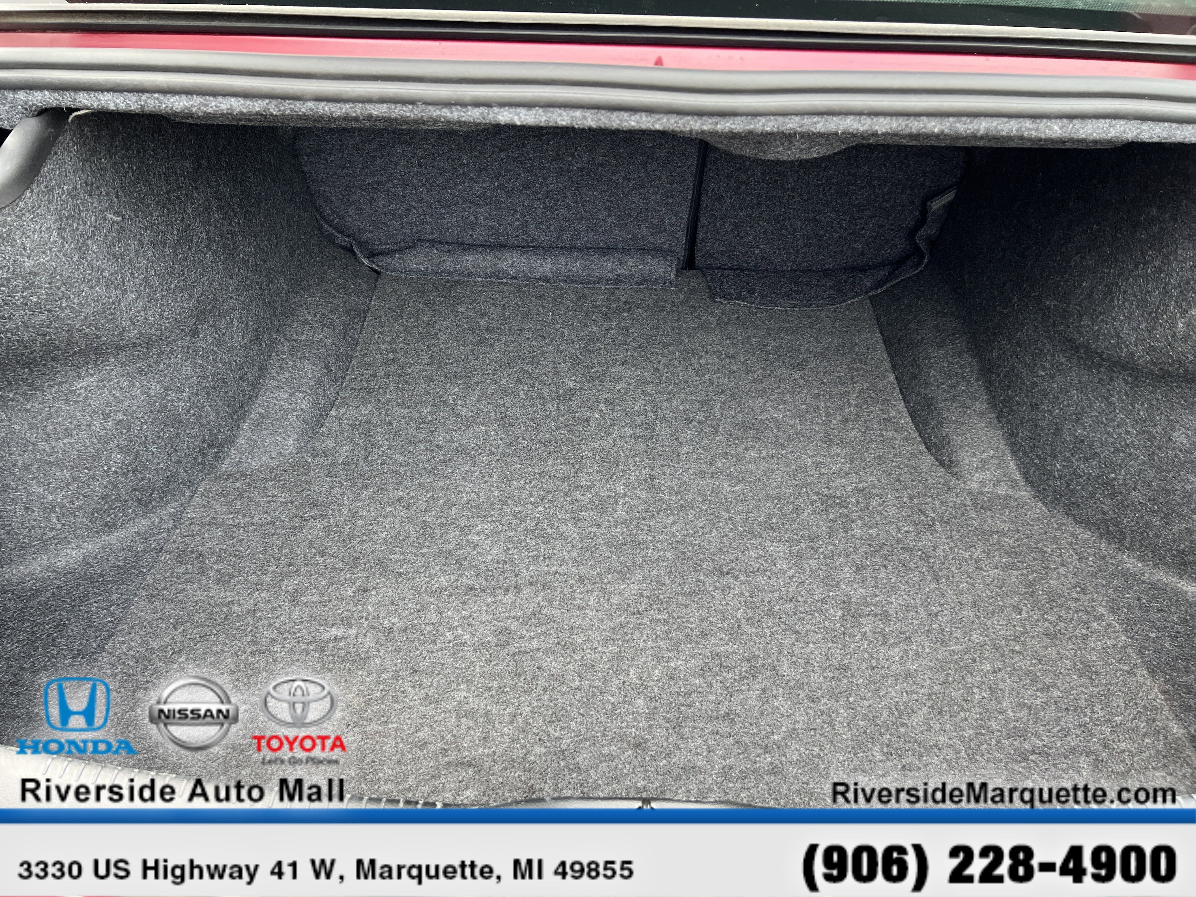 Used 2023 Chrysler 300 Touring L w/ Comfort Group image 8