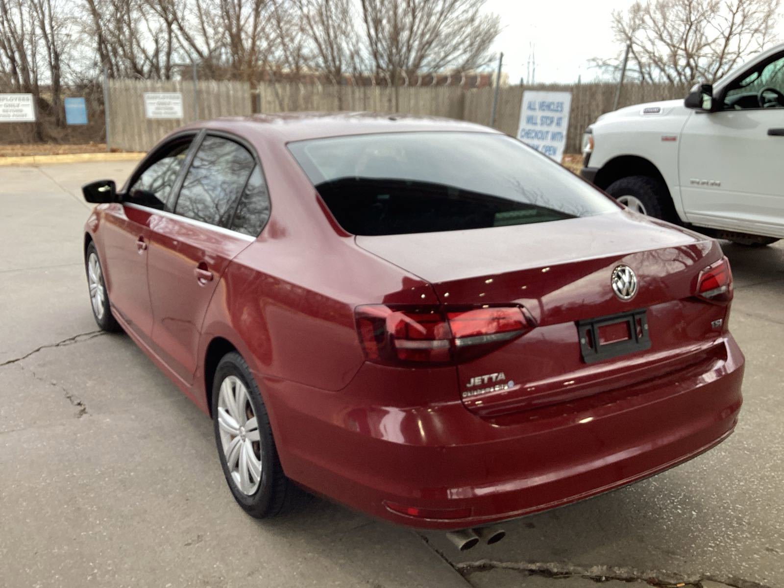 Used 2017 Volkswagen Jetta S image 4
