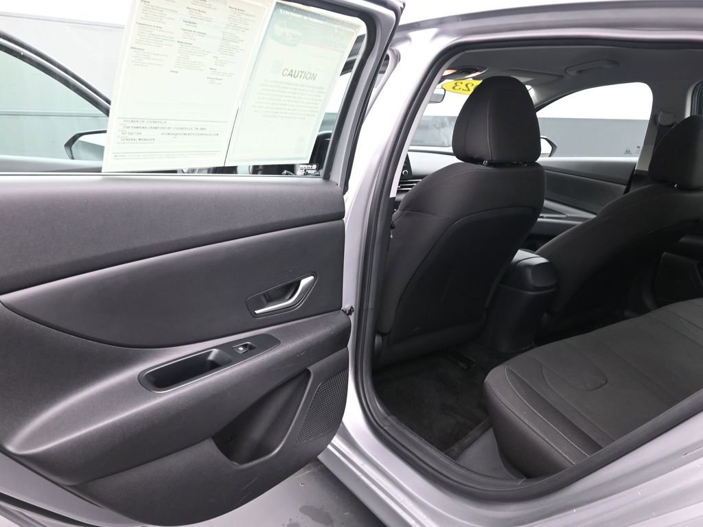 Used 2023 Hyundai Elantra SEL w/ Preferred Accessory Package FWD image 24
