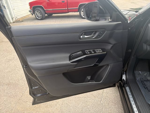 Certified 2026 Nissan Pathfinder Platinum AWD/4WD image 12