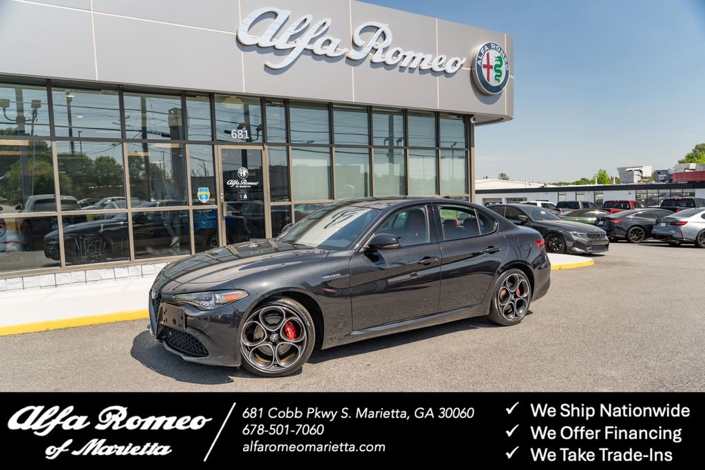Used 2022 Alfa Romeo Giulia Veloce AWD/4WD image 1