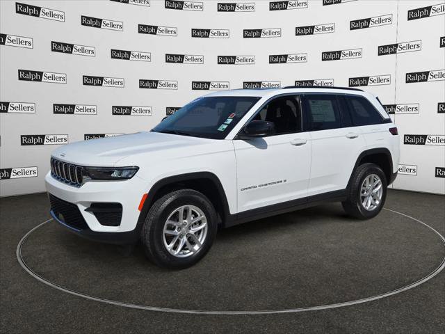 Certified 2025 Jeep Grand Cherokee Laredo X w/ Luxury Tech Group I AWD/4WD image 2