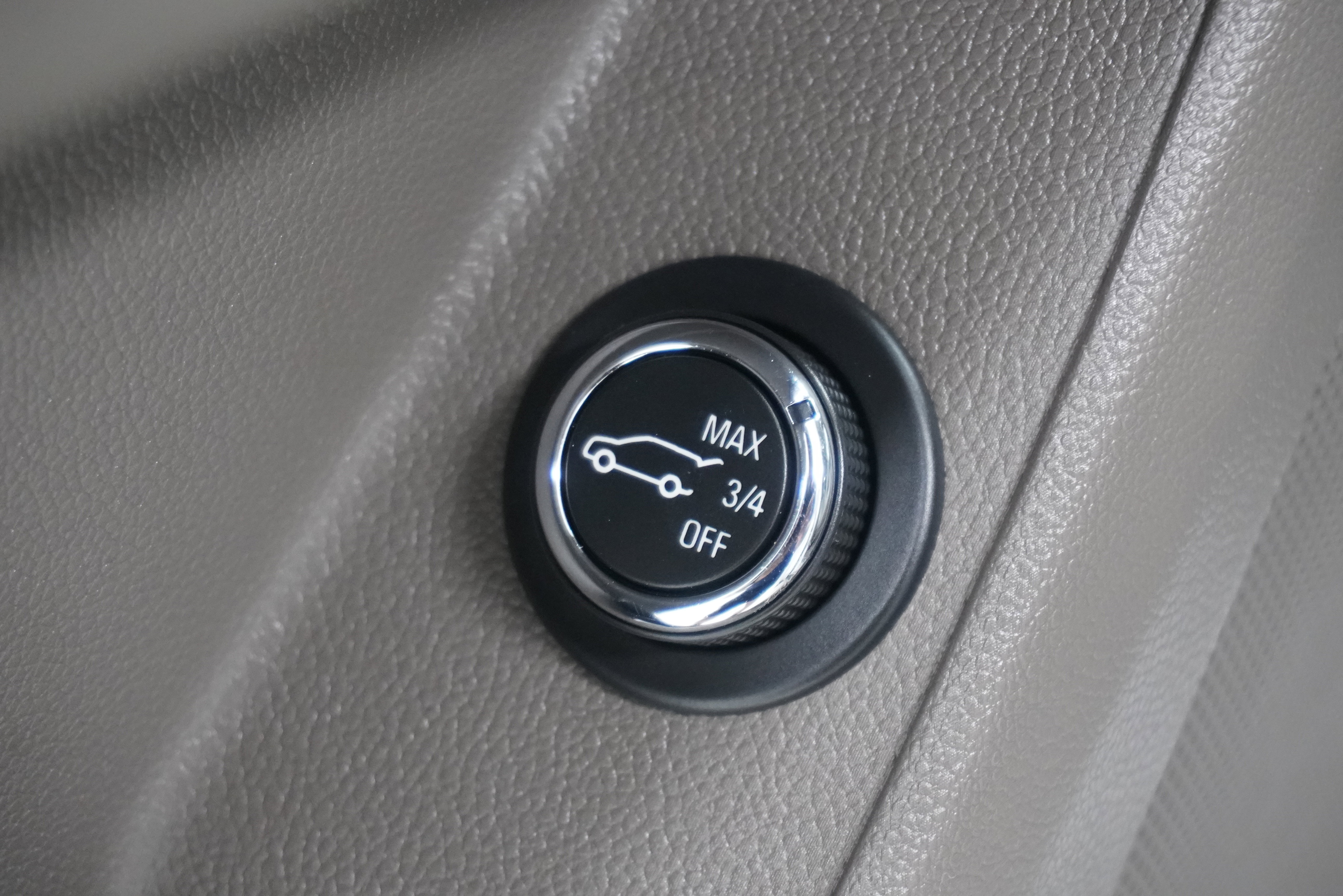 Used 2020 Chevrolet Traverse LT w/ Driver Confidence II Package FWD image 26