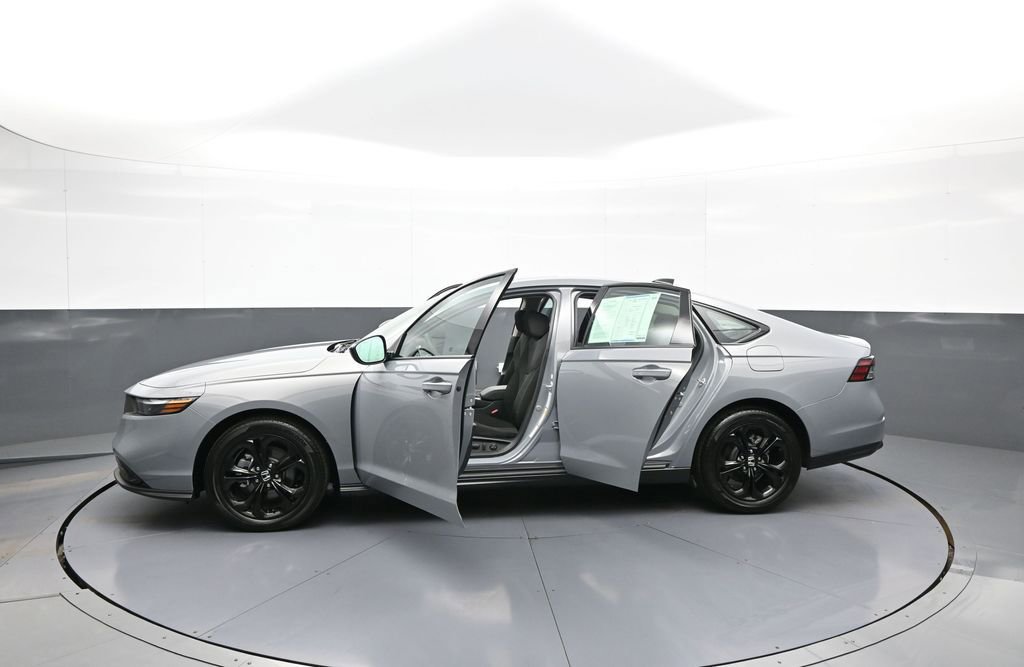 Used 2025 Honda Accord SE image 43