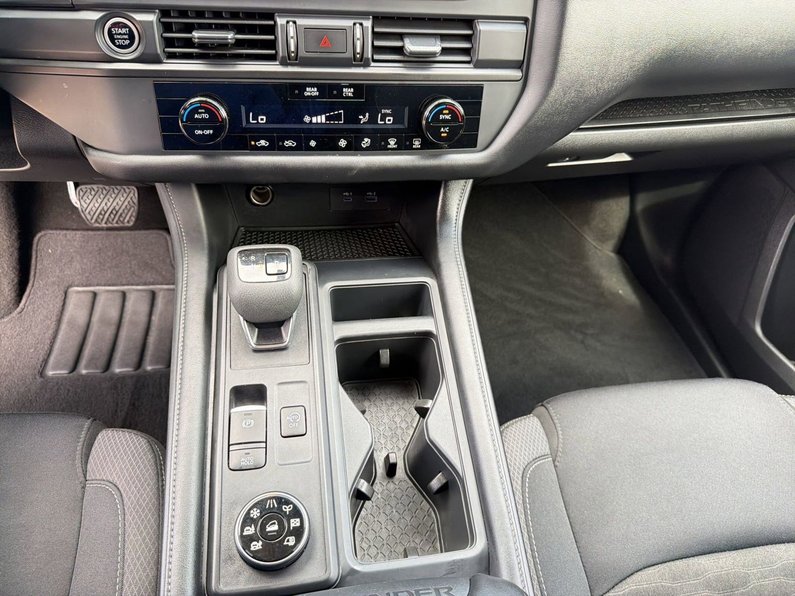 Used 2024 Nissan Pathfinder S image 18