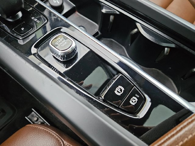 Used 2023 Volvo XC60 B5 Plus w/ Climate Package AWD/4WD image 29