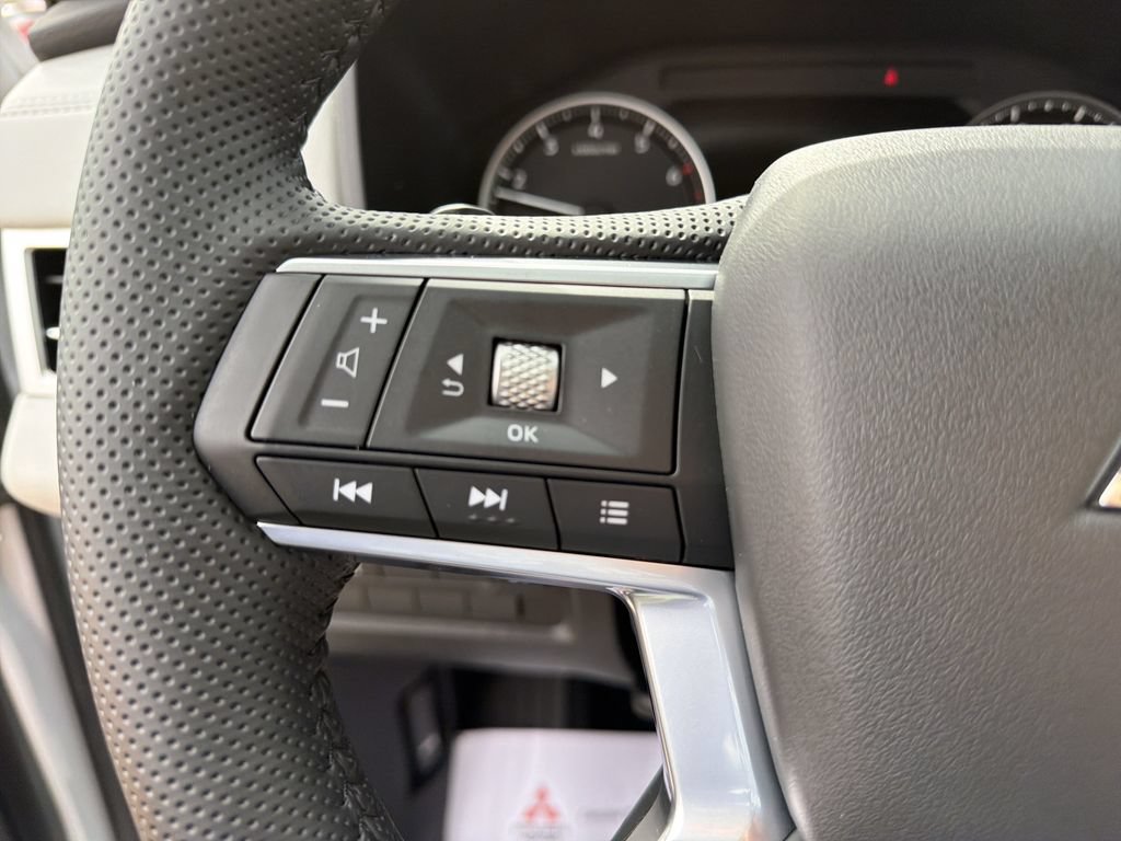 New 2026 Mitsubishi Outlander SE AWD/4WD image 17