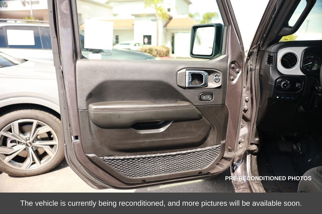 Used 2025 Jeep Wrangler Unlimited Sahara w/ Safety Group image 17