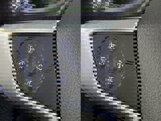 Used 2018 GMC Acadia SLE image 34