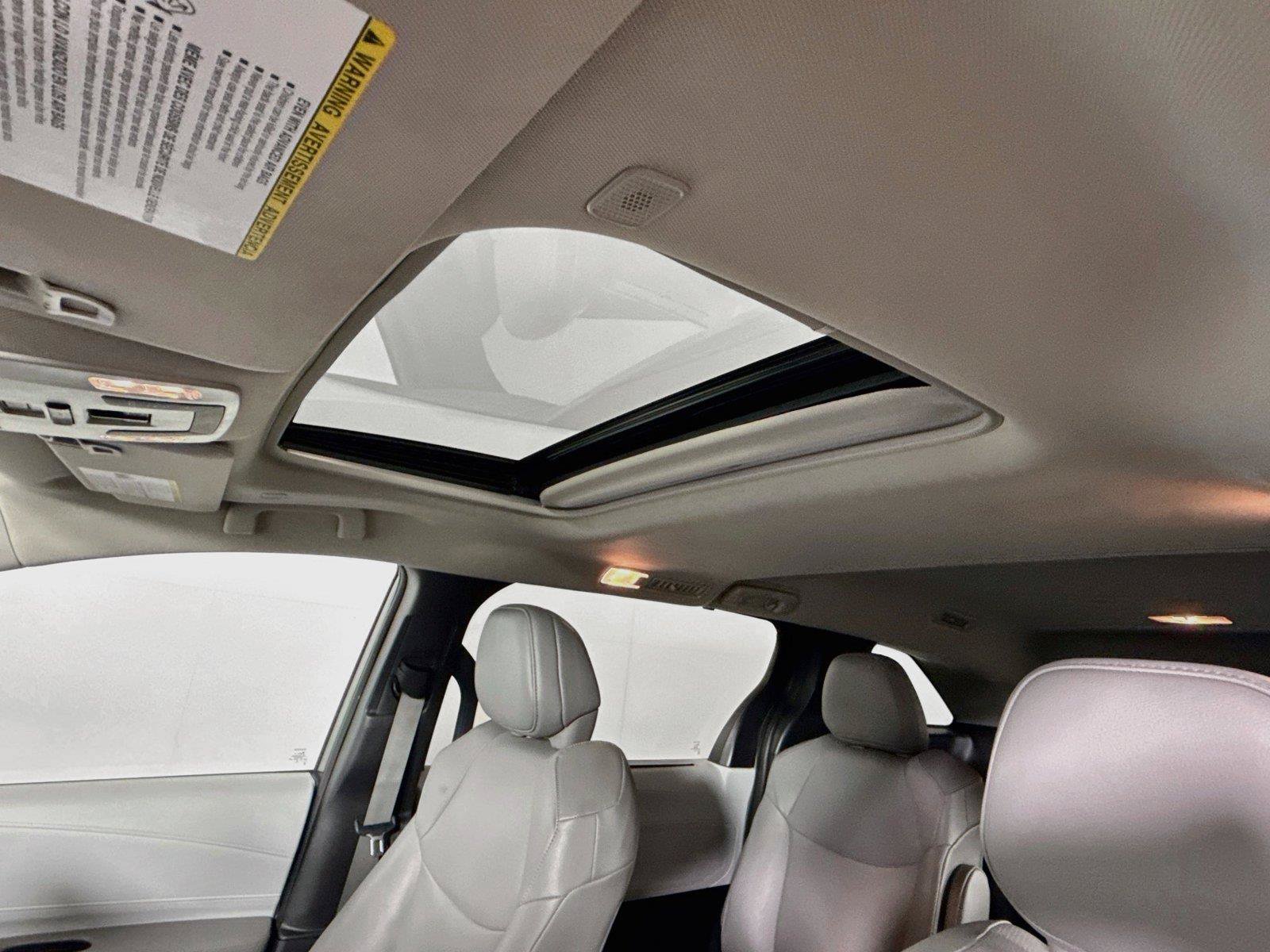 Certified 2025 Toyota Sienna XLE FWD image 6