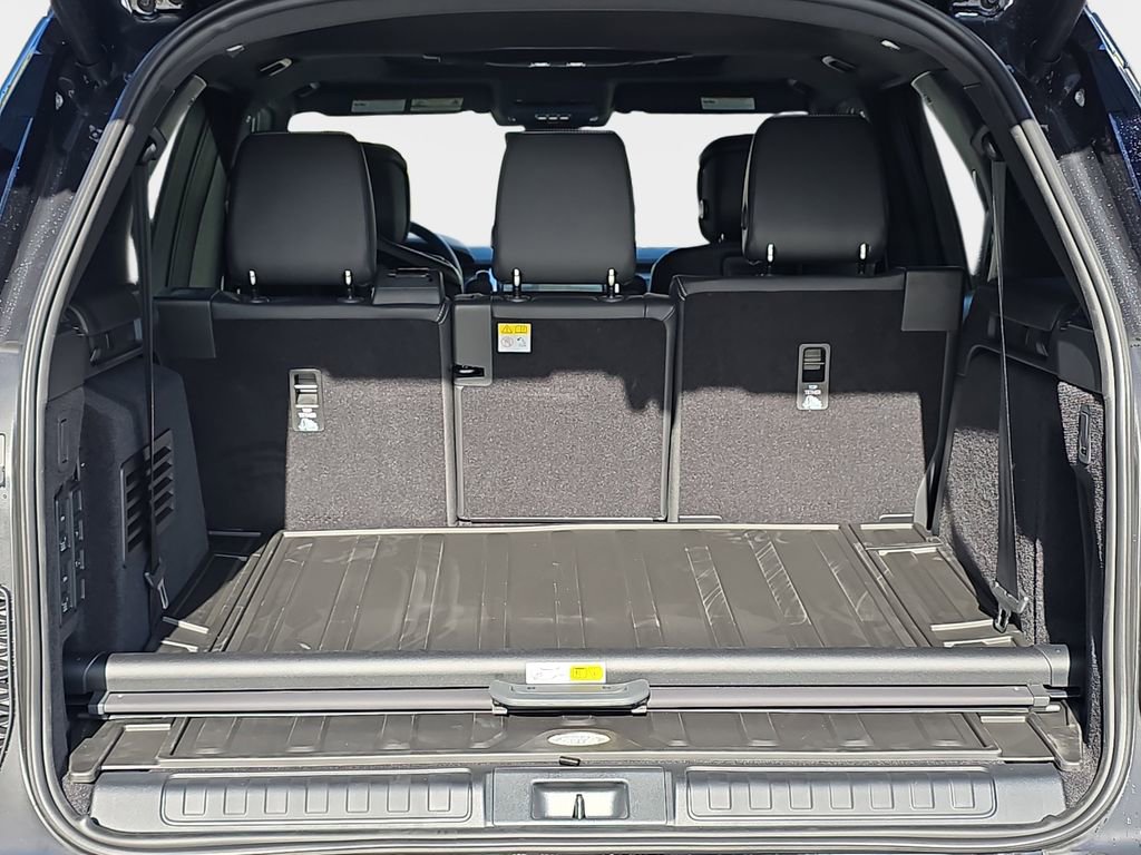 New 2026 Land Rover Discovery Limited Edition AWD/4WD image 12