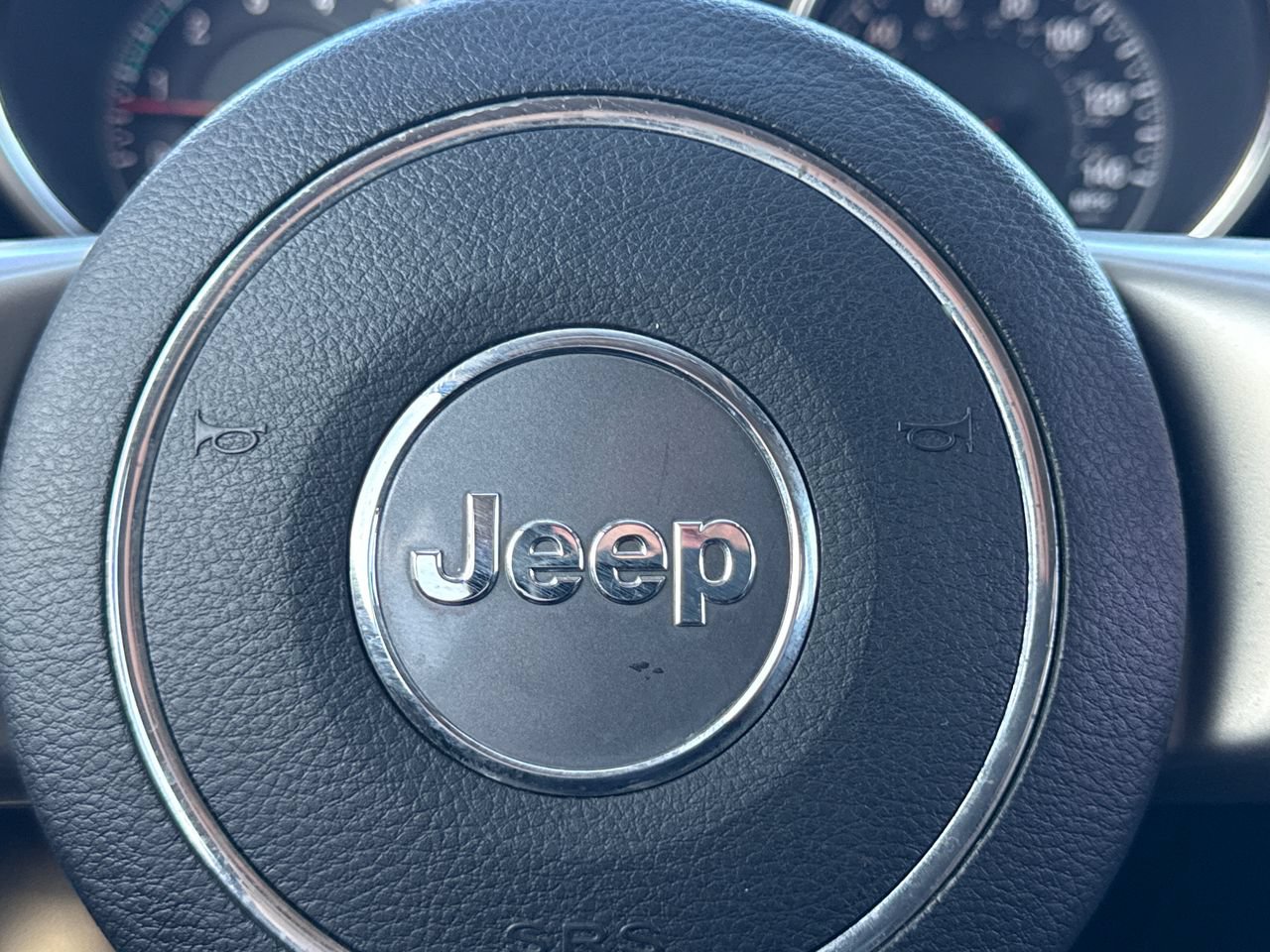 Used 2012 Jeep Grand Cherokee Overland AWD/4WD image 30