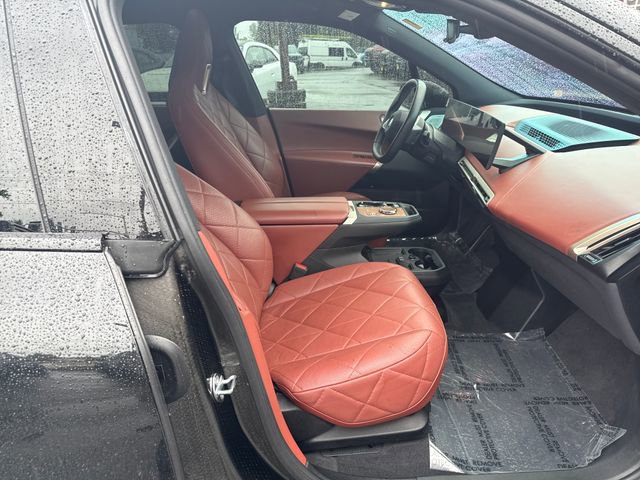 Used 2022 BMW iX xDrive50 w/ Sport Package AWD/4WD image 9