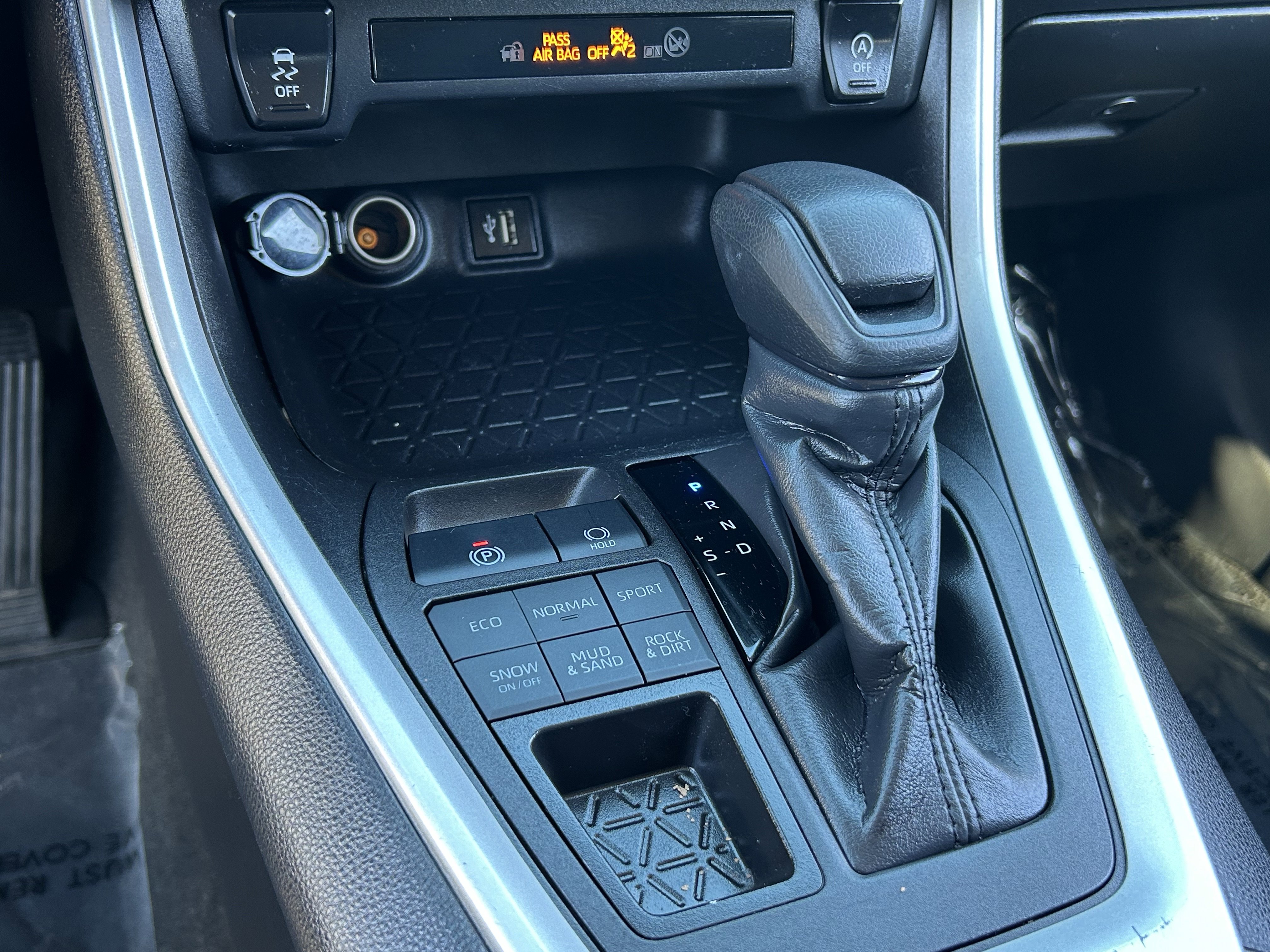 Used 2024 Toyota RAV4 LE image 25