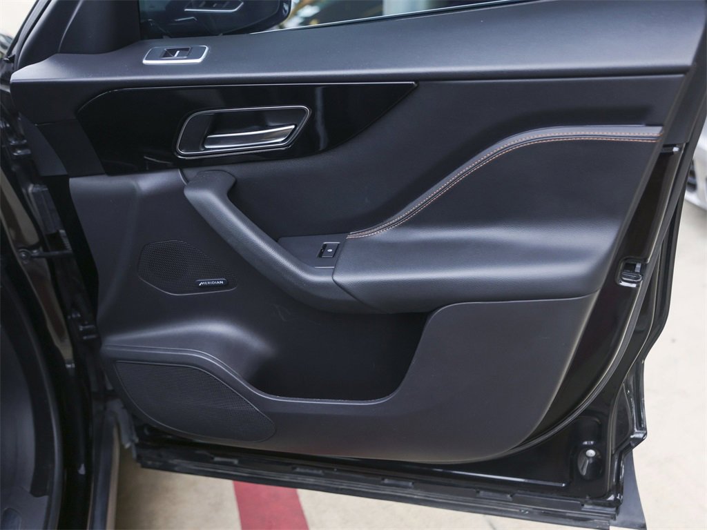 Used 2019 Jaguar F-PACE Prestige image 36