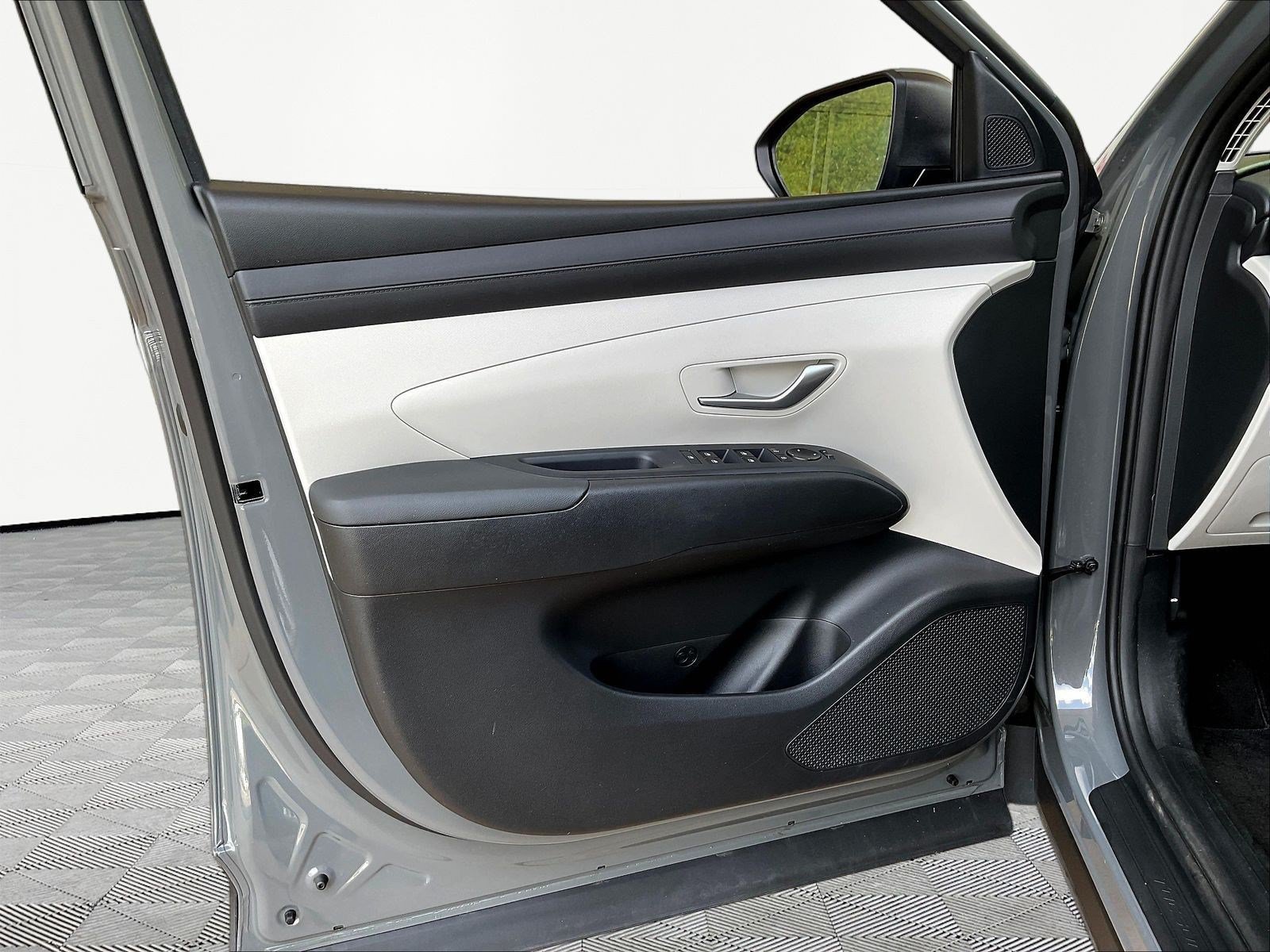 Used 2025 Hyundai Tucson SE FWD image 19