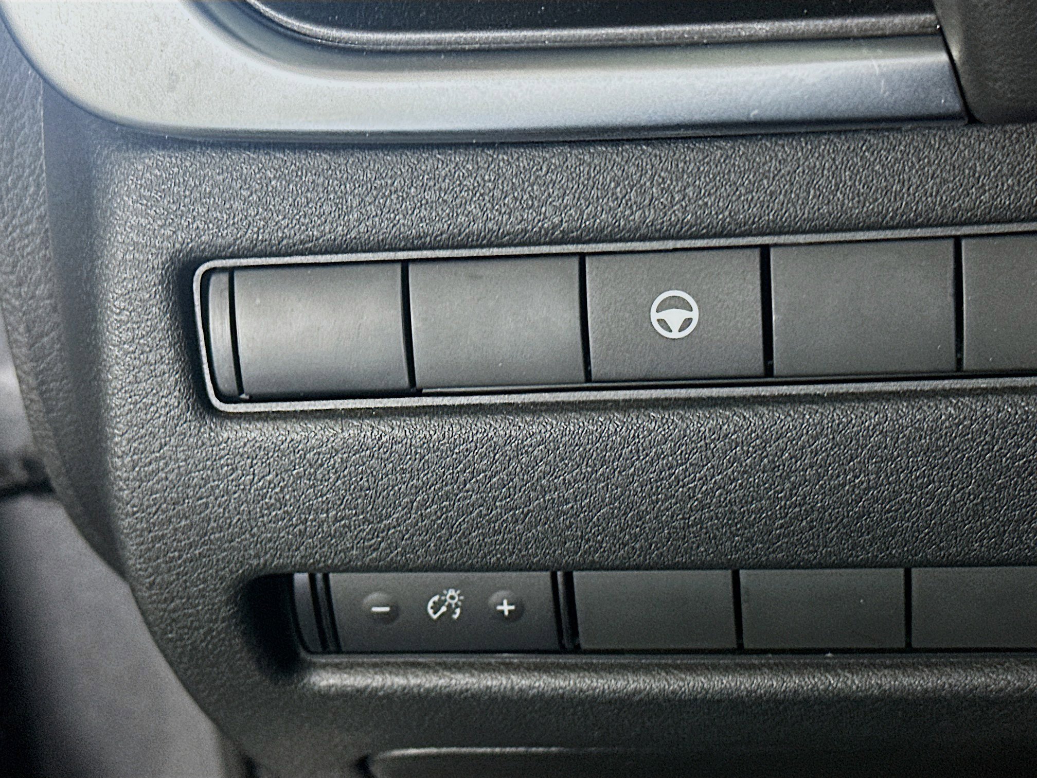 Used 2023 Nissan Rogue SV image 17