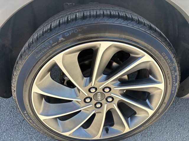 Used 2020 Lincoln Nautilus Reserve w/ Equipment Group 201A image 12