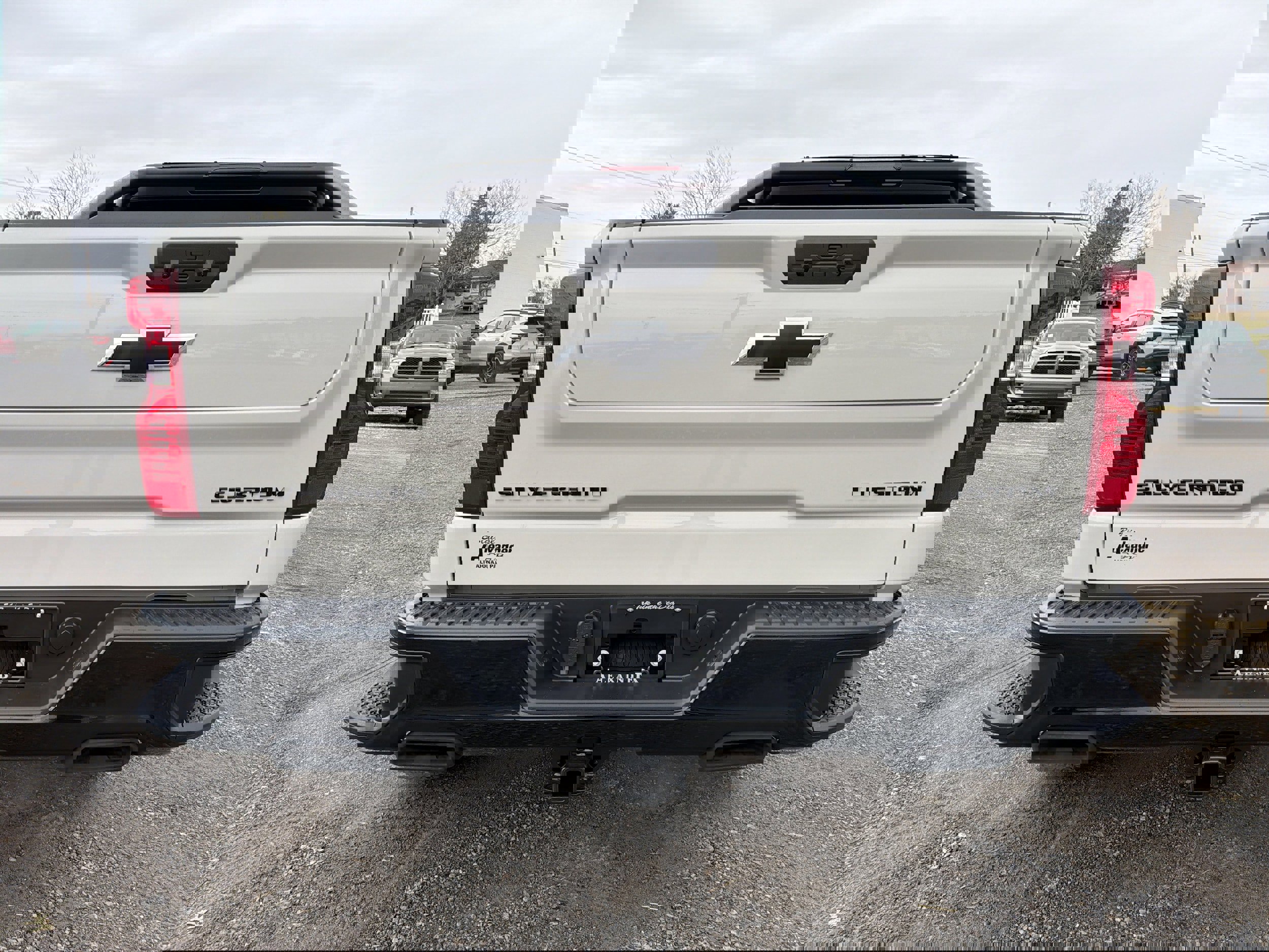 New 2026 Chevrolet Silverado 1500 Custom Trail Boss w/ LPO, Dark Essentials Package image 4