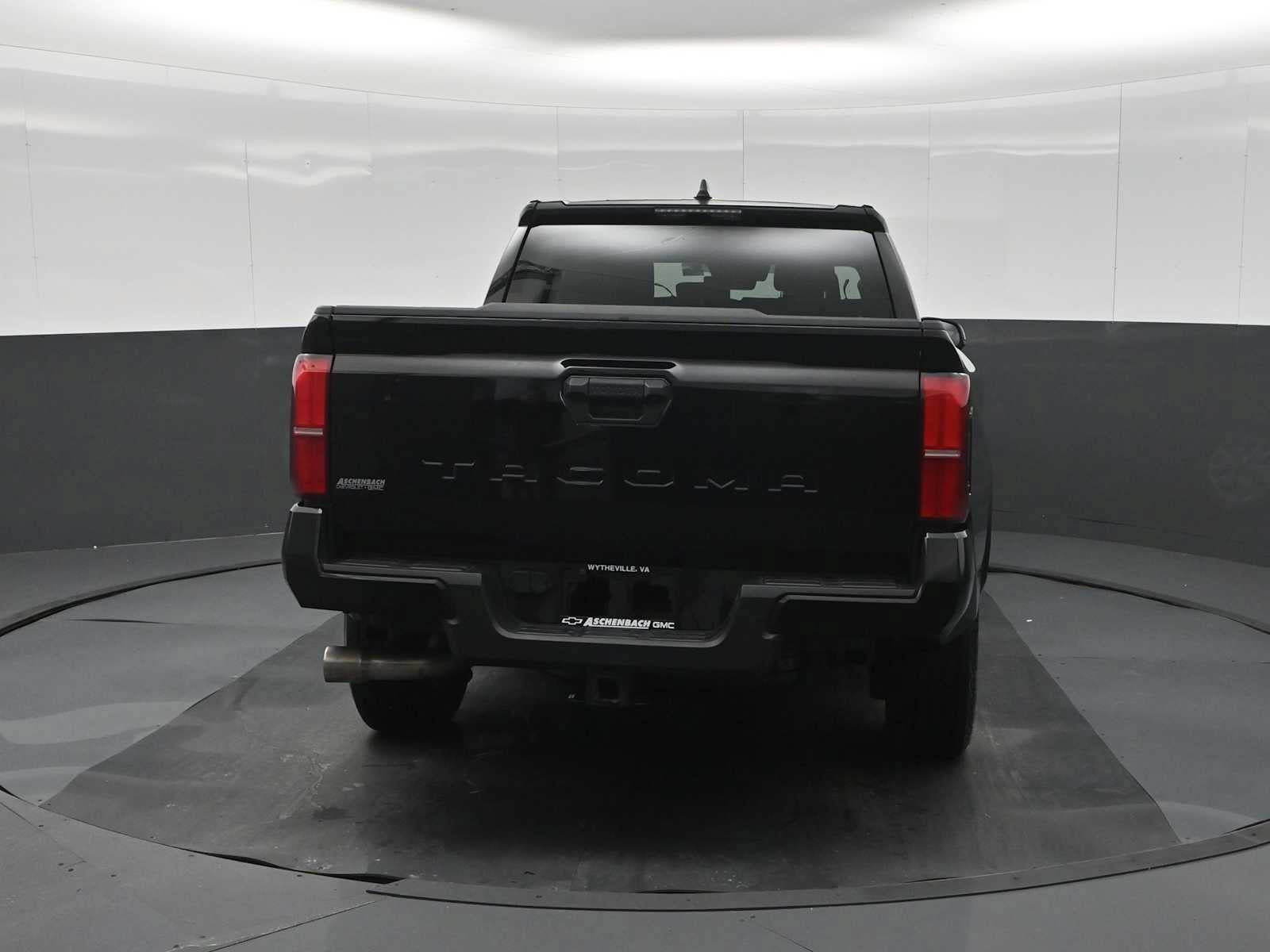 Used 2025 Toyota Tacoma SR5 RWD image 8
