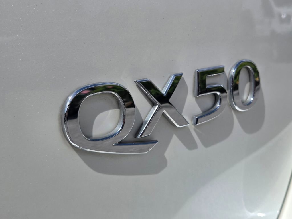 Used 2017 INFINITI QX50 2WD w/ Deluxe Touring Package image 17
