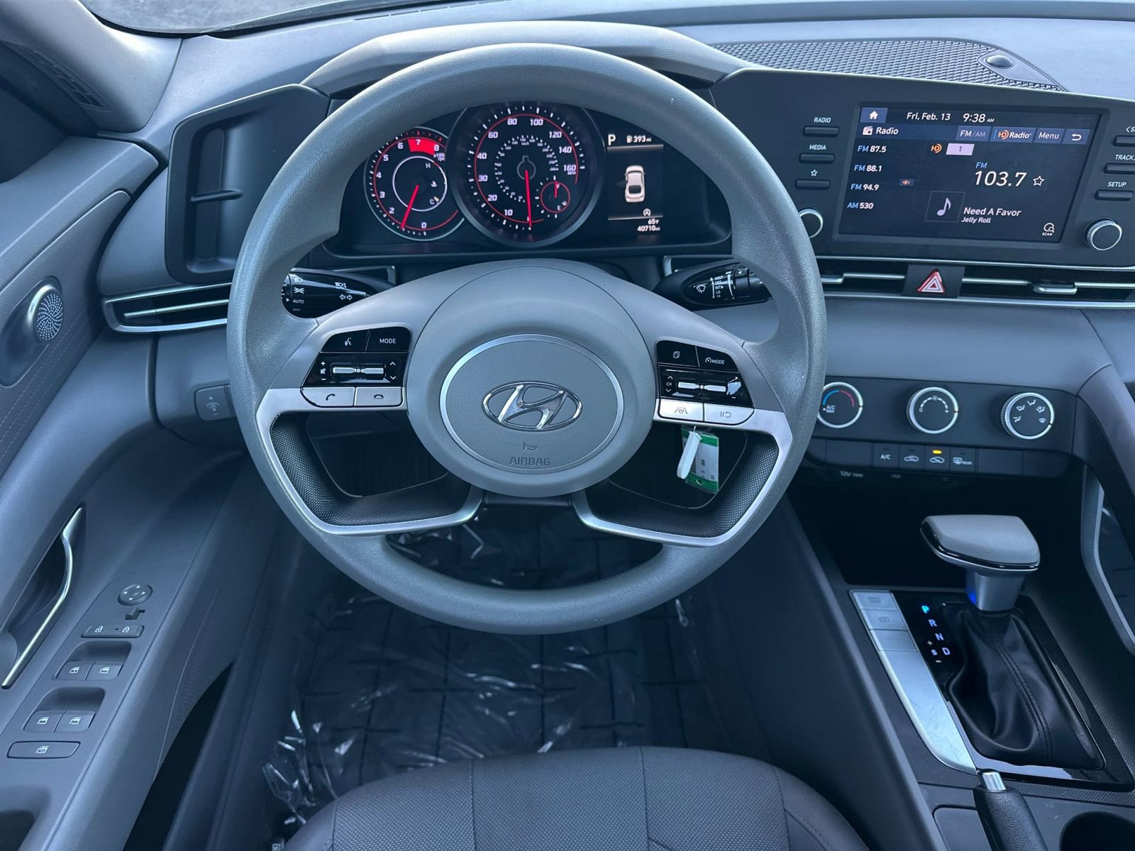 Used 2021 Hyundai Elantra SE image 13