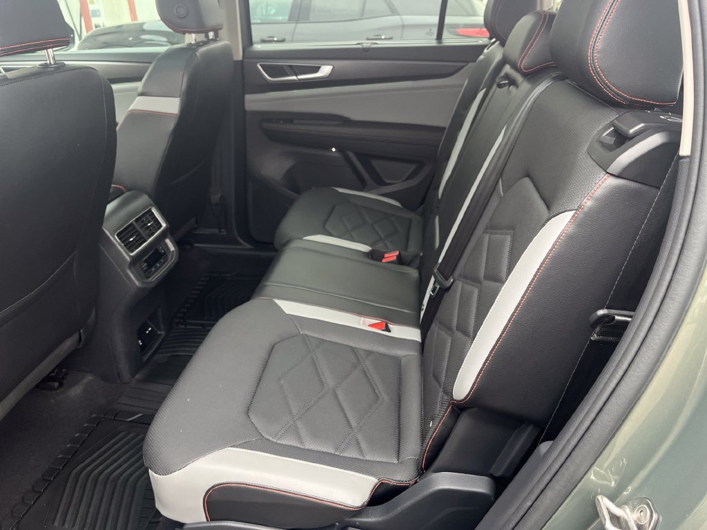 Used 2024 Volkswagen Atlas Peak Edition SE AWD/4WD image 26