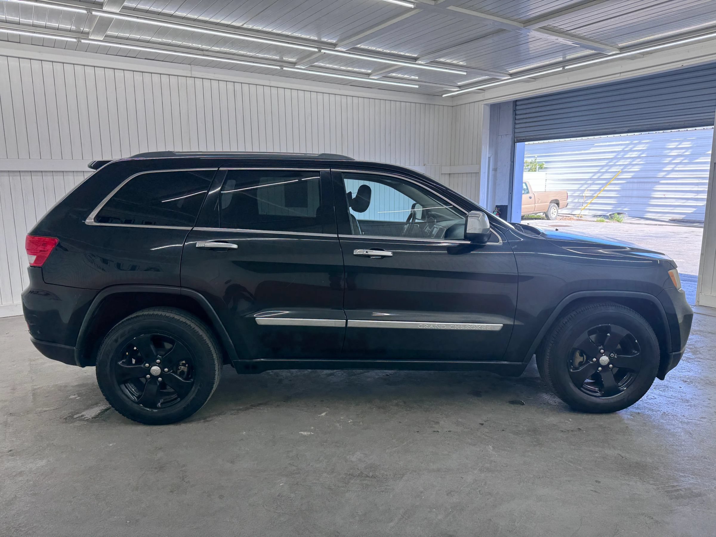 Used 2013 Jeep Grand Cherokee Laredo AWD/4WD image 4