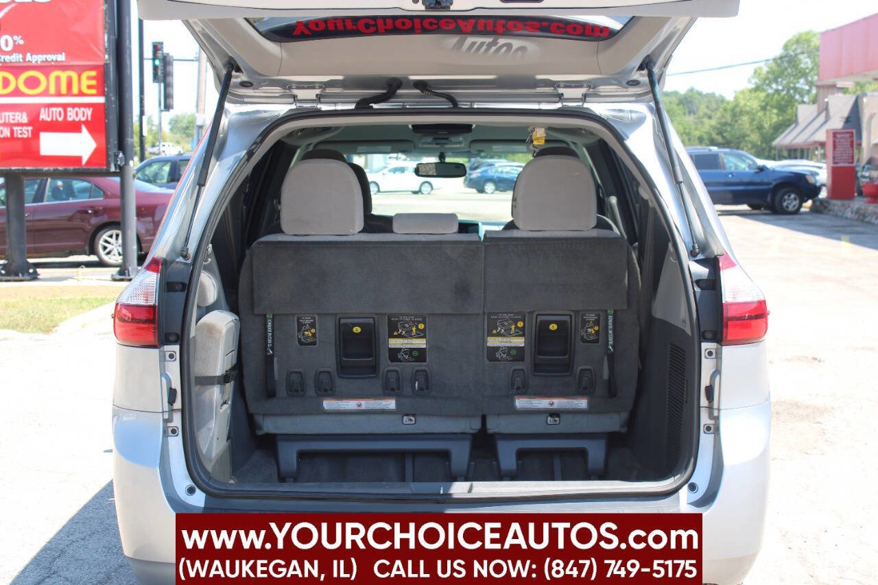 Used 2017 Toyota Sienna LE image 11