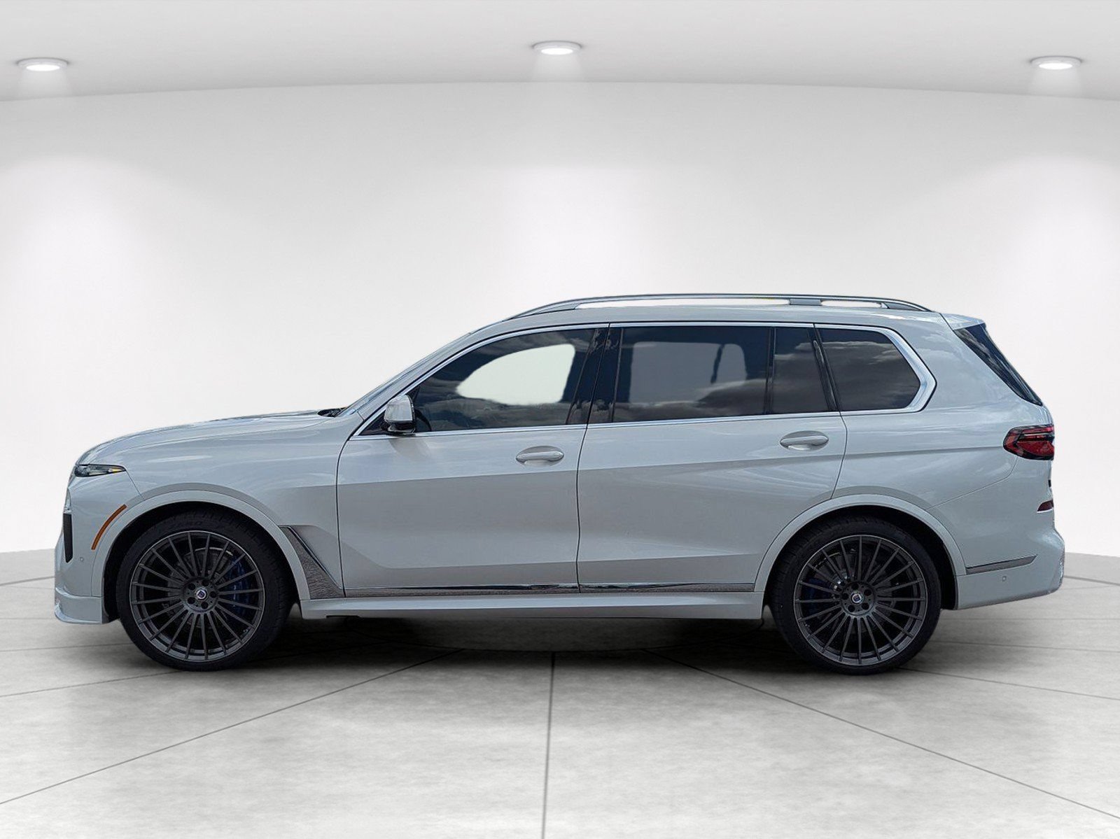 Used 2024 BMW ALPINA XB7 AWD/4WD image 4