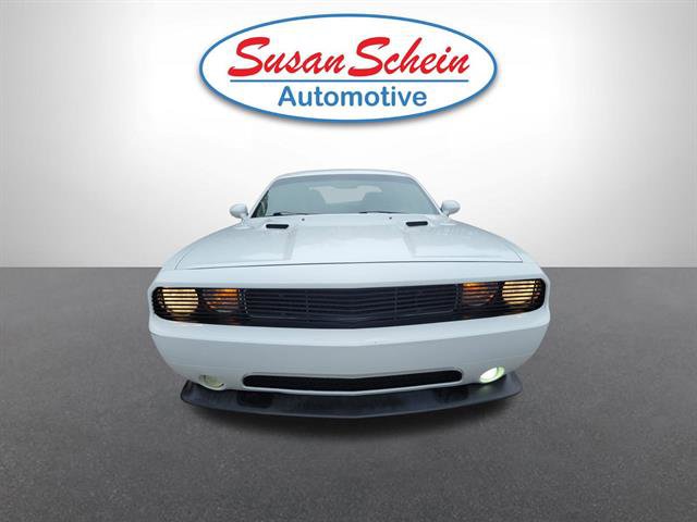 Used 2011 Dodge Challenger SE image 2