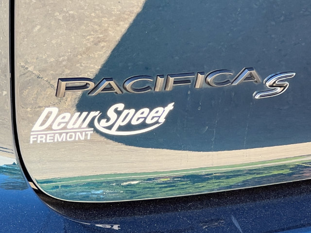 Used 2025 Chrysler Pacifica Limited FWD image 55