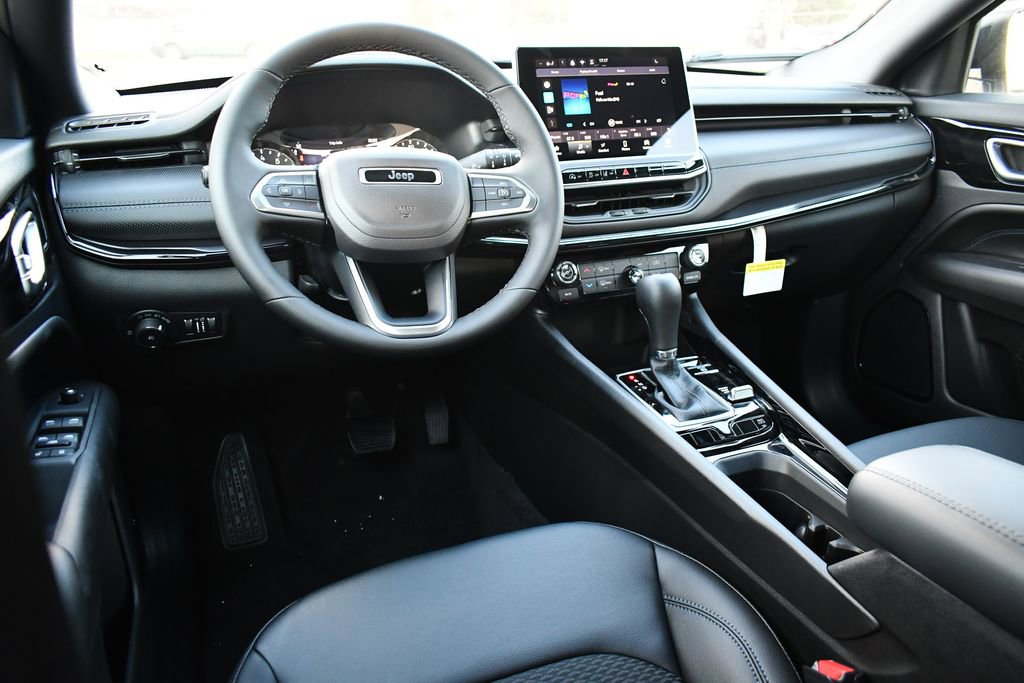 New 2026 Jeep Compass Latitude image 9